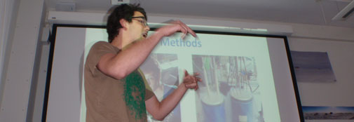 Christo Buizert præsentaterede sit videnskabelige arbejde i form af en rap, og vandt PhD SLAM konkurrencen 2011